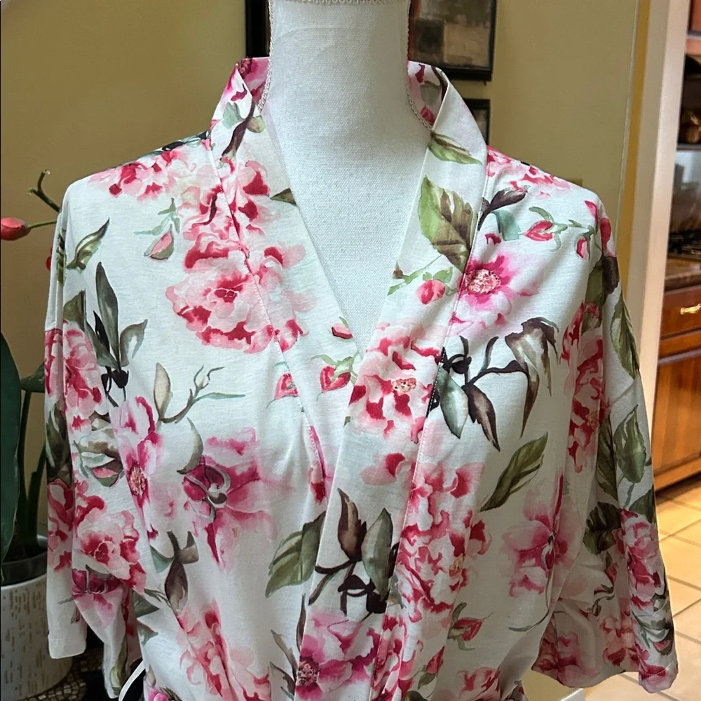 Show Me Your Mu Mu Women’s Pink Floral Brie Robe Garden of Bloom One Size - Picture 4 of 16